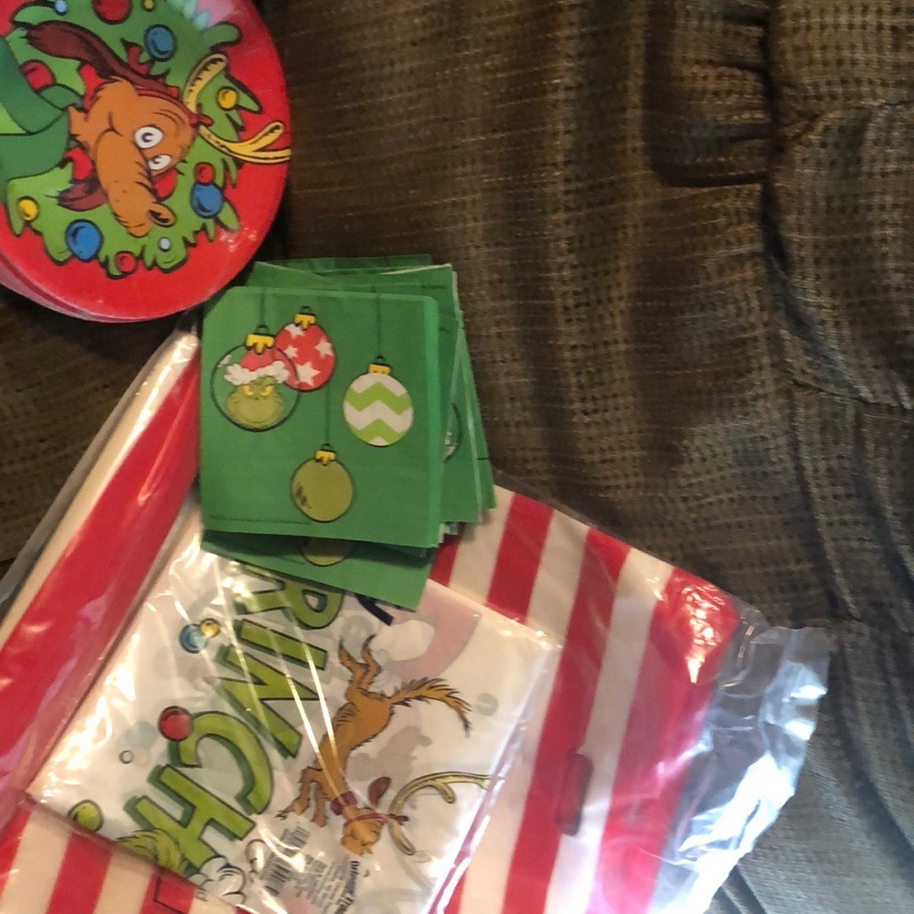 Grinch bday supplies